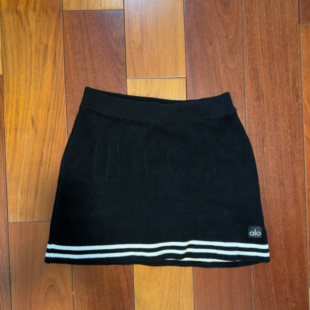 ALO Yoga Tennis Club Sweater Knit Skirt in Black/Ivory